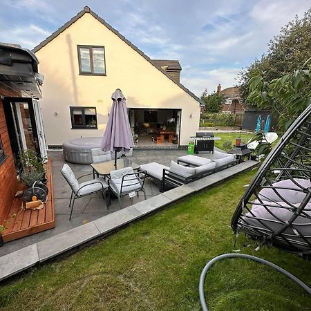 Modern Harrogate House Sleeps 10, Cinema Room & Hot Tub Екстер'єр фото