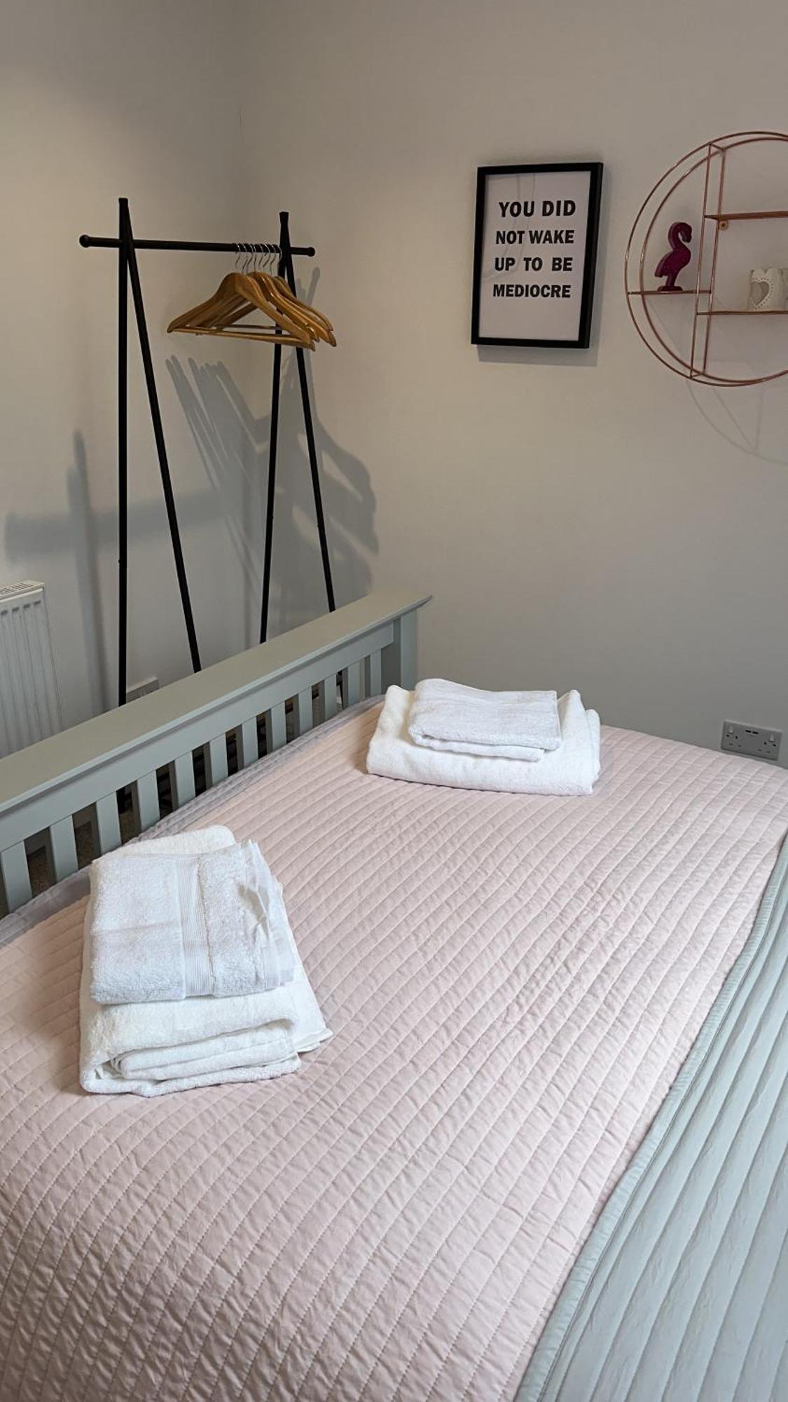 Modern Harrogate House Sleeps 10, Cinema Room & Hot Tub Екстер'єр фото