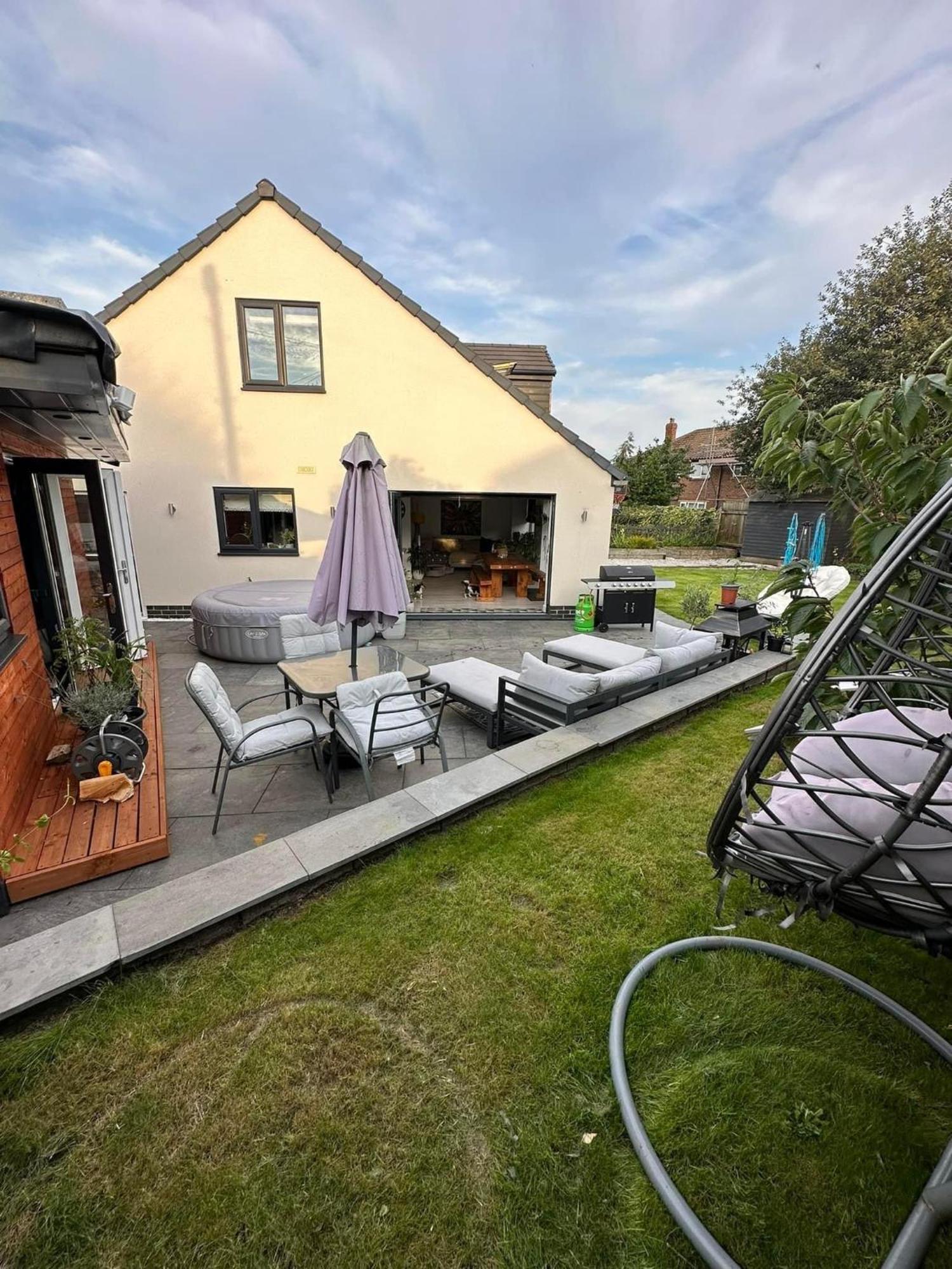 Modern Harrogate House Sleeps 10, Cinema Room & Hot Tub Екстер'єр фото